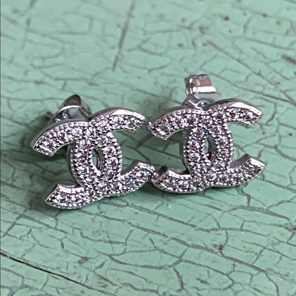 Classy Silver tone stud earrings